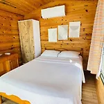 Fullmoon Camp Lodge *