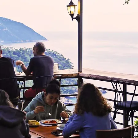 Fullmoon Camp Cabană