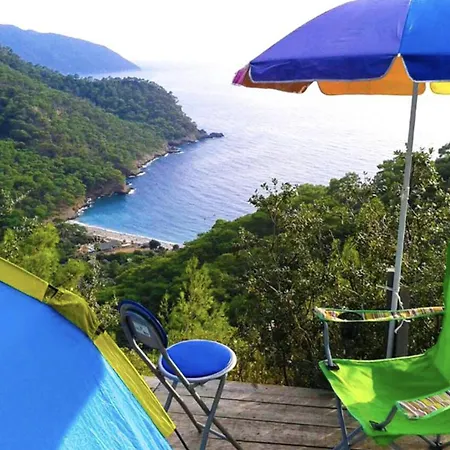 Fullmoon Camp Lodge *